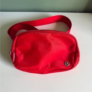 Lululemon Everywhere belt bag Hot Heat